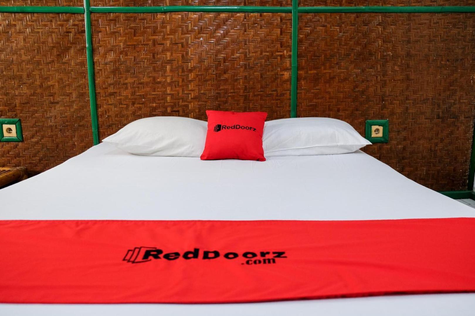 Reddoorz Plus Near Jalan Baru Богор Екстер'єр фото